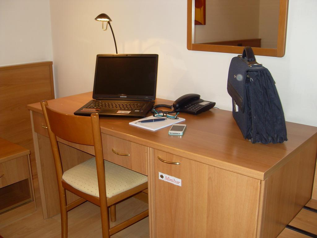 Hotel Tirrenus Perugia Exterior photo